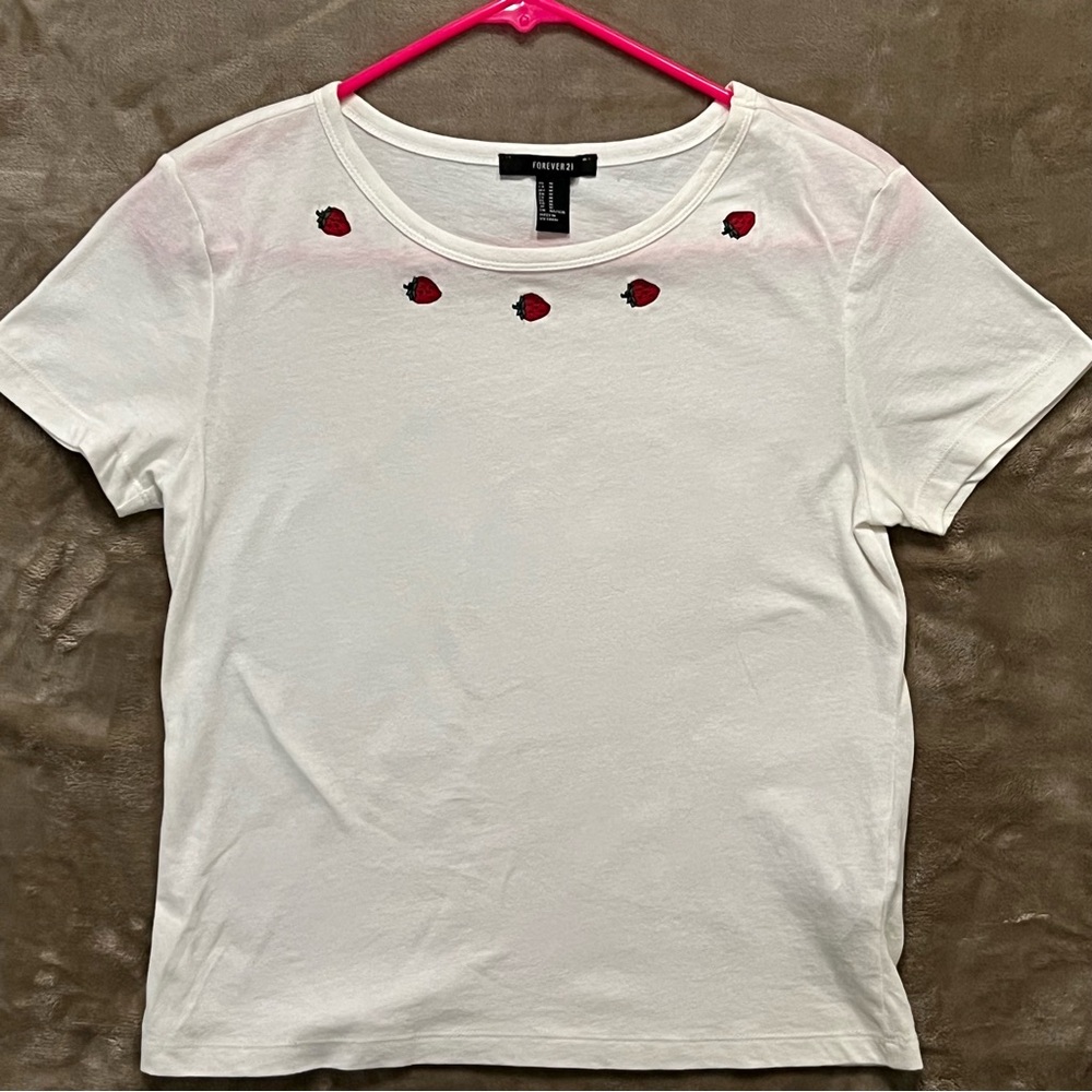 FOREVER 21 STRAWBERRY NECKLINE WHITE T-SHIRT